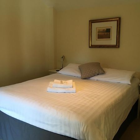 Mundford The Crown Hotel מראה חיצוני תמונה