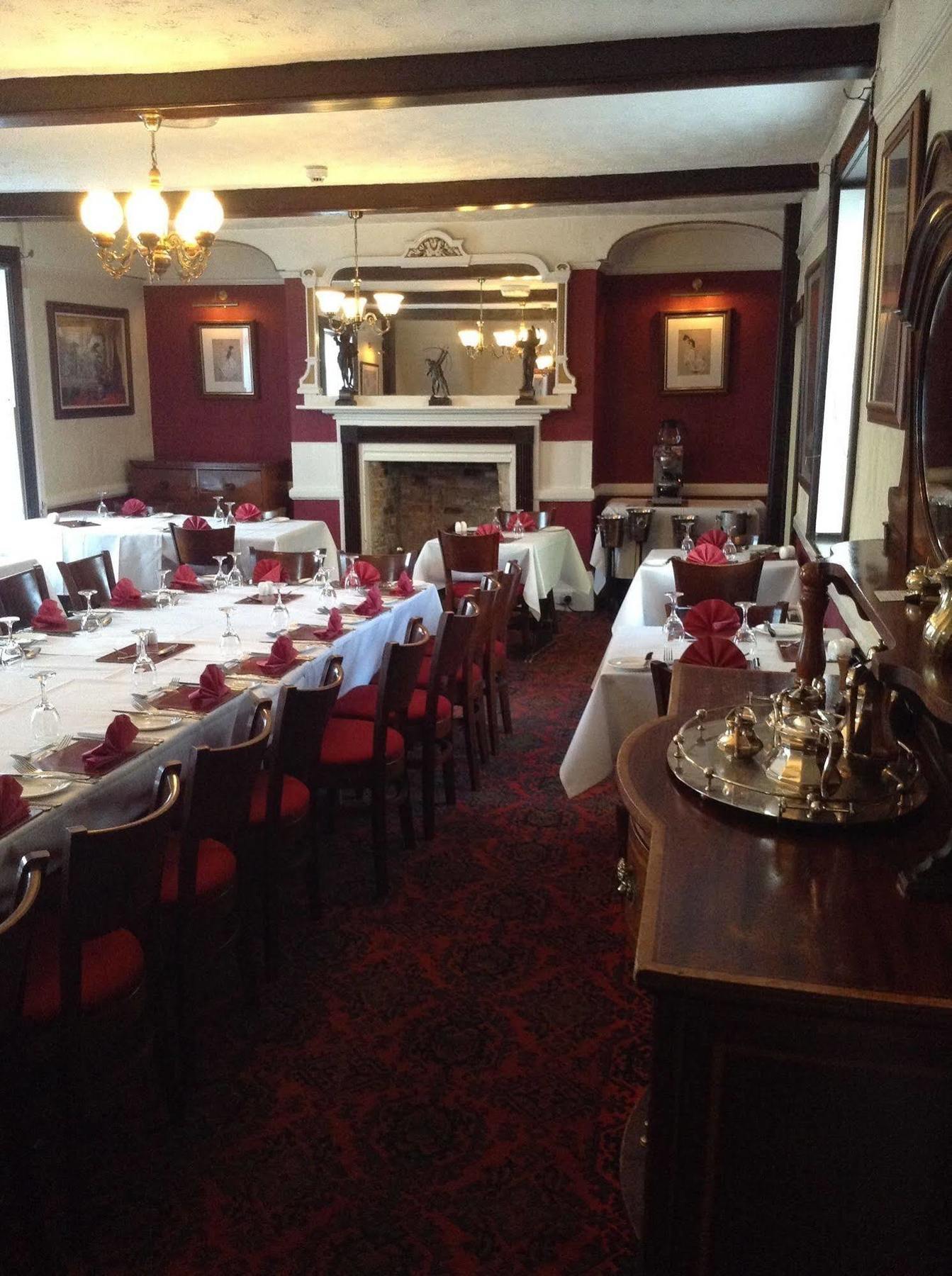 Mundford The Crown Hotel מראה חיצוני תמונה