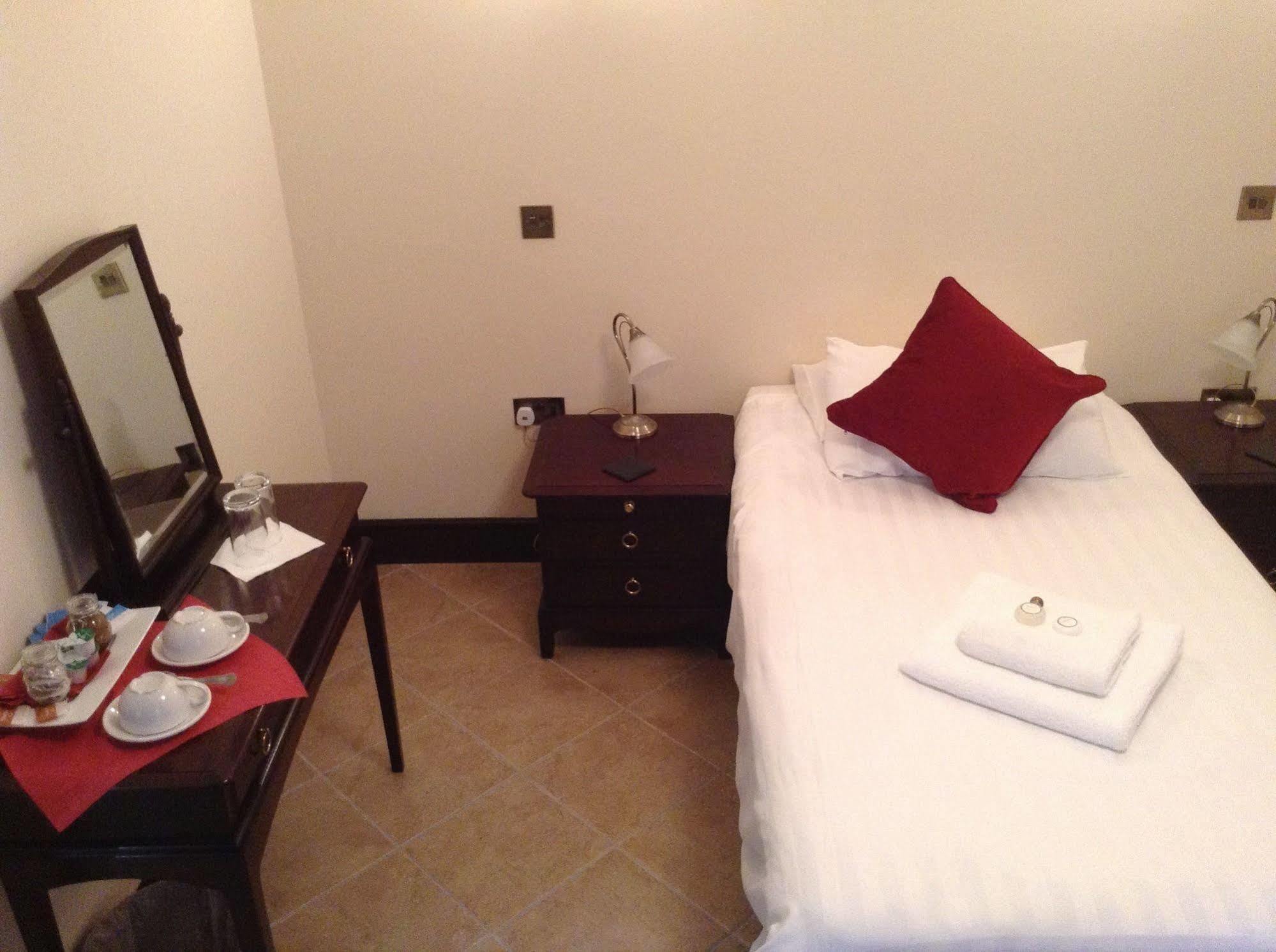 Mundford The Crown Hotel מראה חיצוני תמונה