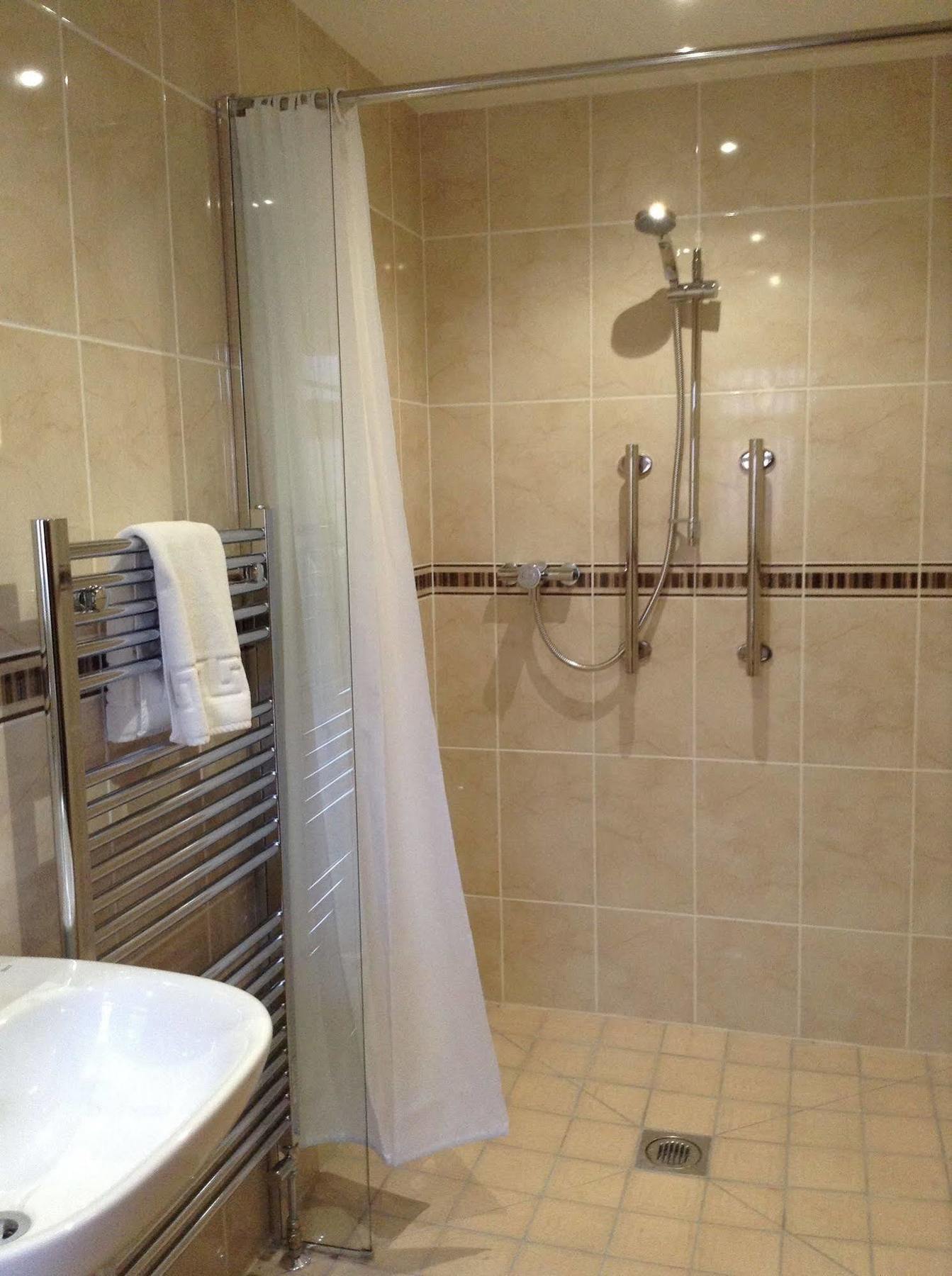 Mundford The Crown Hotel מראה חיצוני תמונה