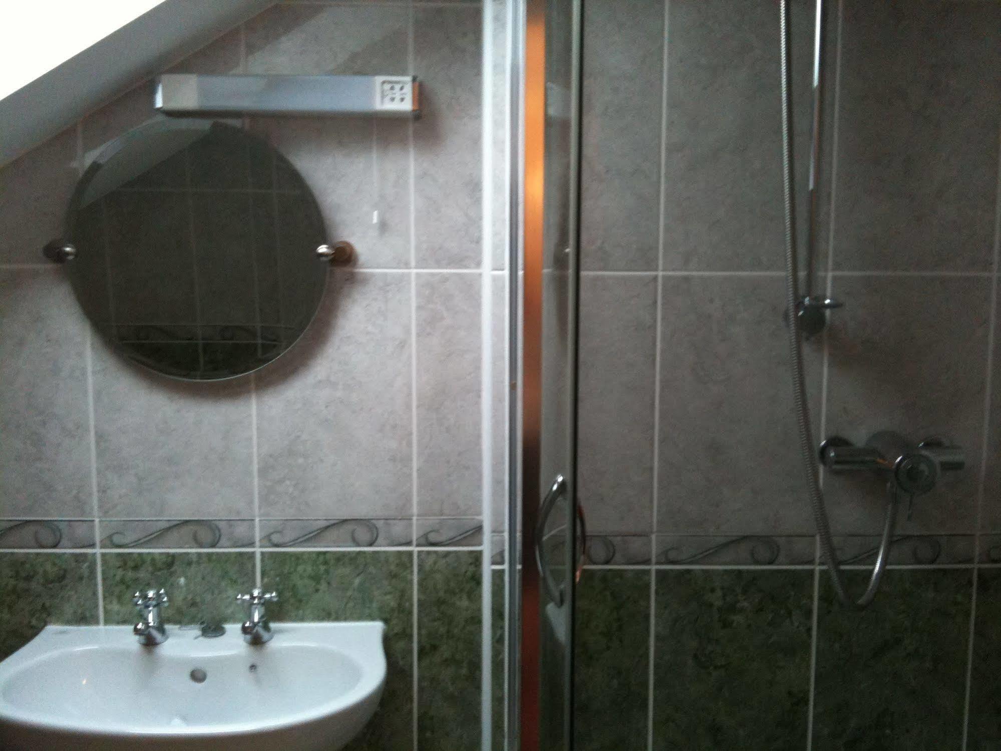 Mundford The Crown Hotel מראה חיצוני תמונה