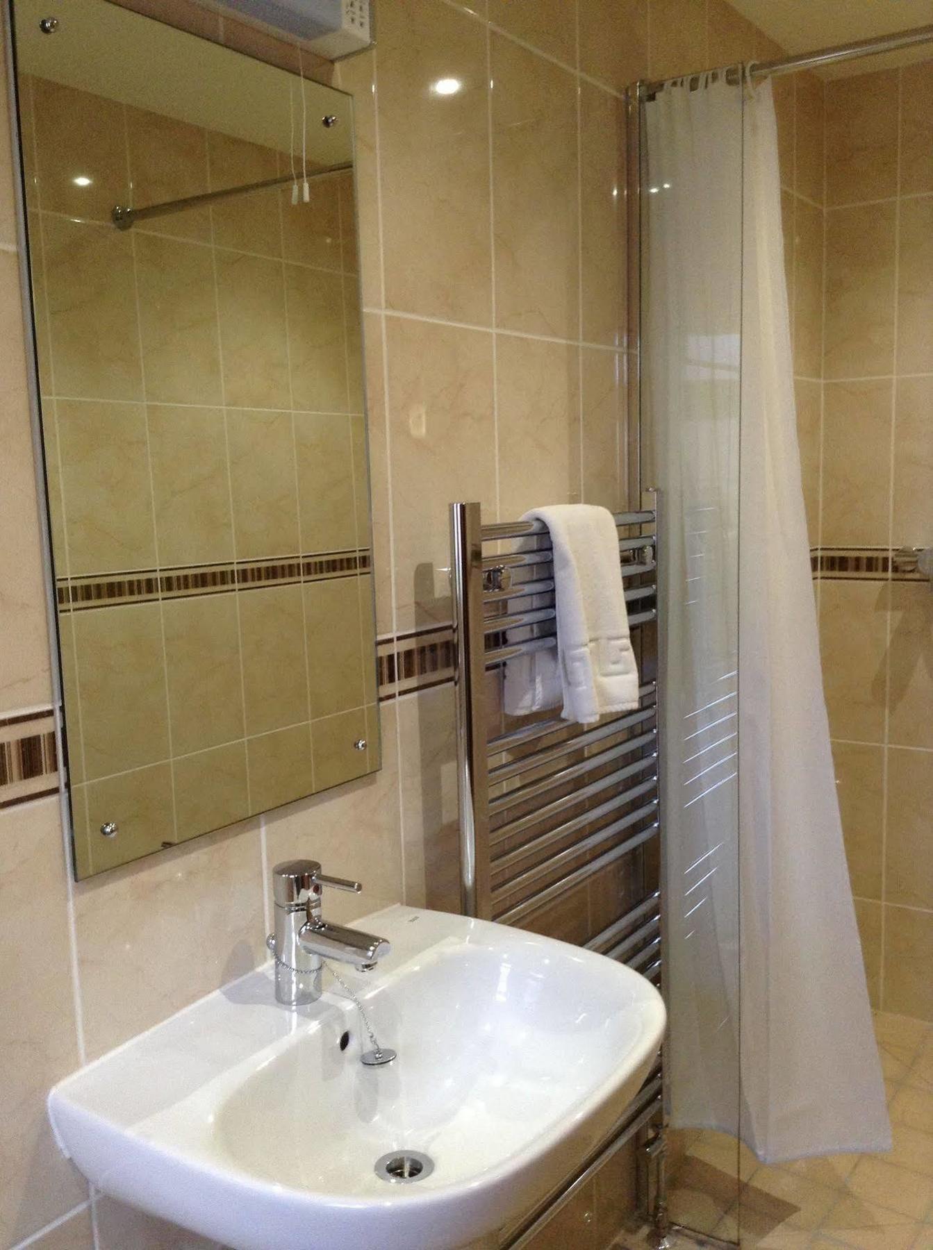Mundford The Crown Hotel מראה חיצוני תמונה