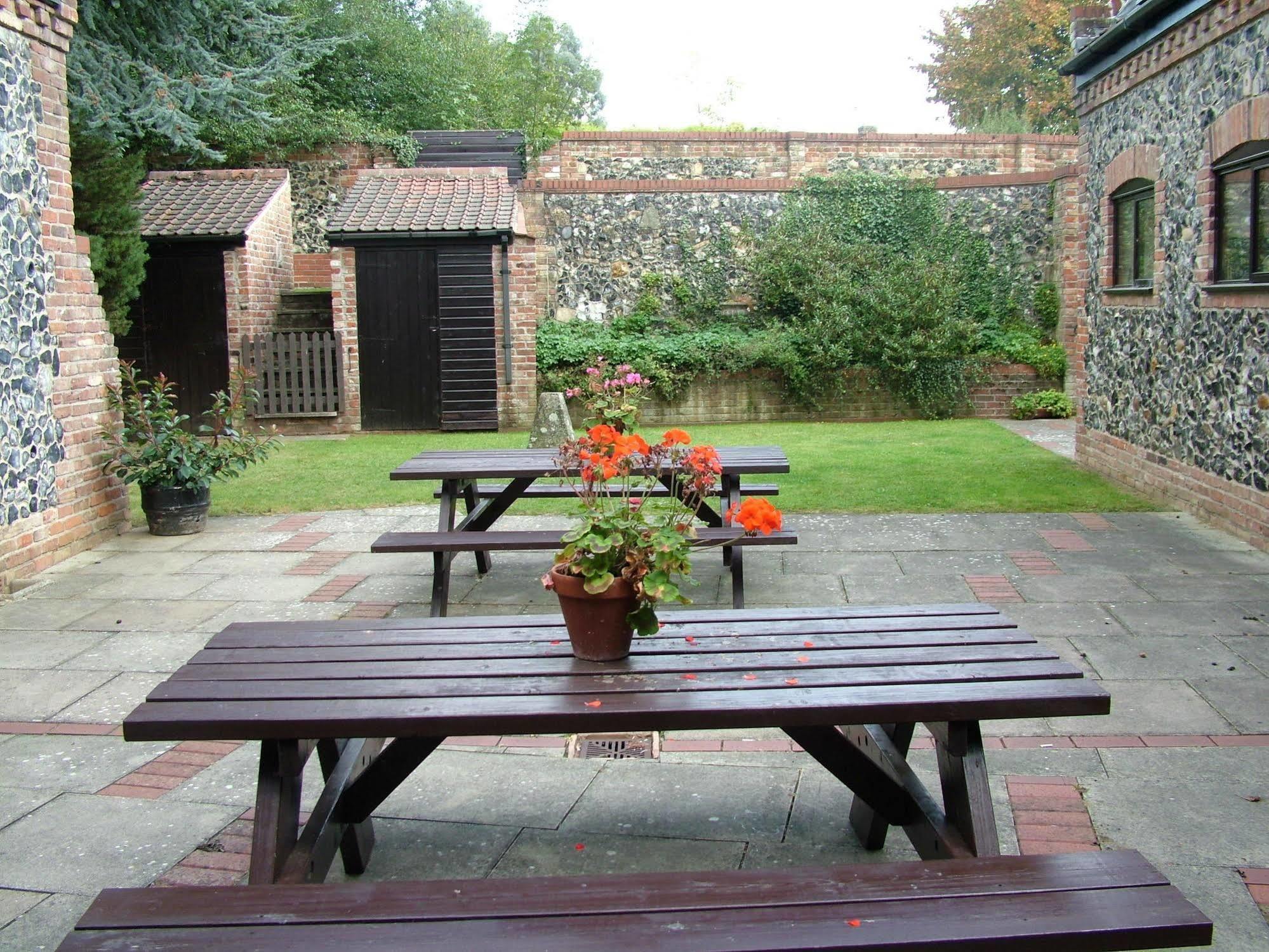 Mundford The Crown Hotel מראה חיצוני תמונה