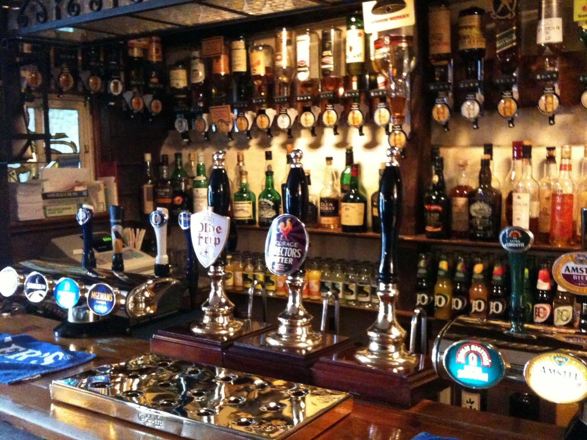 Mundford The Crown Hotel מראה חיצוני תמונה